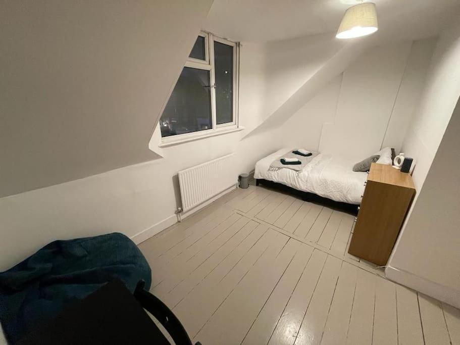 Stunning 2 Bedroom On Tower Bridge London Eksteriør billede