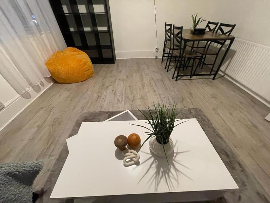 Stunning 2 Bedroom On Tower Bridge London Eksteriør billede