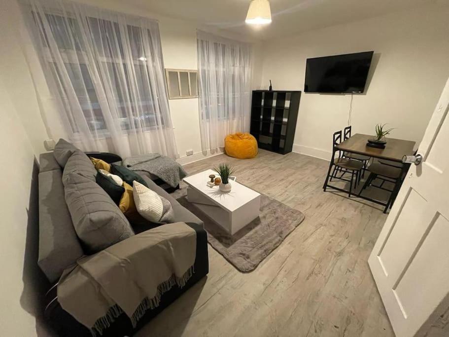 Stunning 2 Bedroom On Tower Bridge London Eksteriør billede