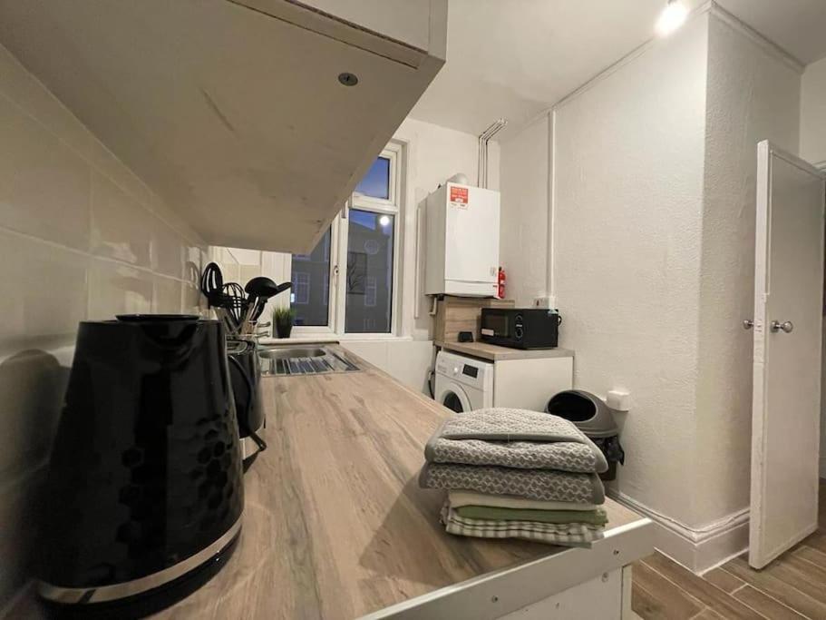 Stunning 2 Bedroom On Tower Bridge London Eksteriør billede