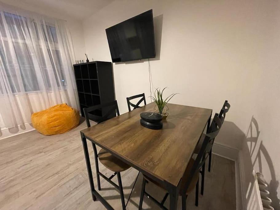 Stunning 2 Bedroom On Tower Bridge London Eksteriør billede