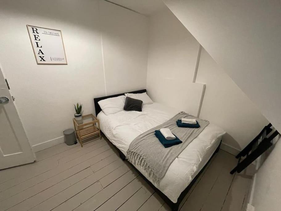Stunning 2 Bedroom On Tower Bridge London Eksteriør billede